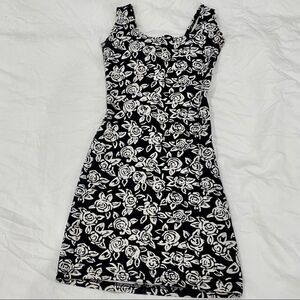 ⭐️ VINTAGE Bodycon Mini  Black White Roses